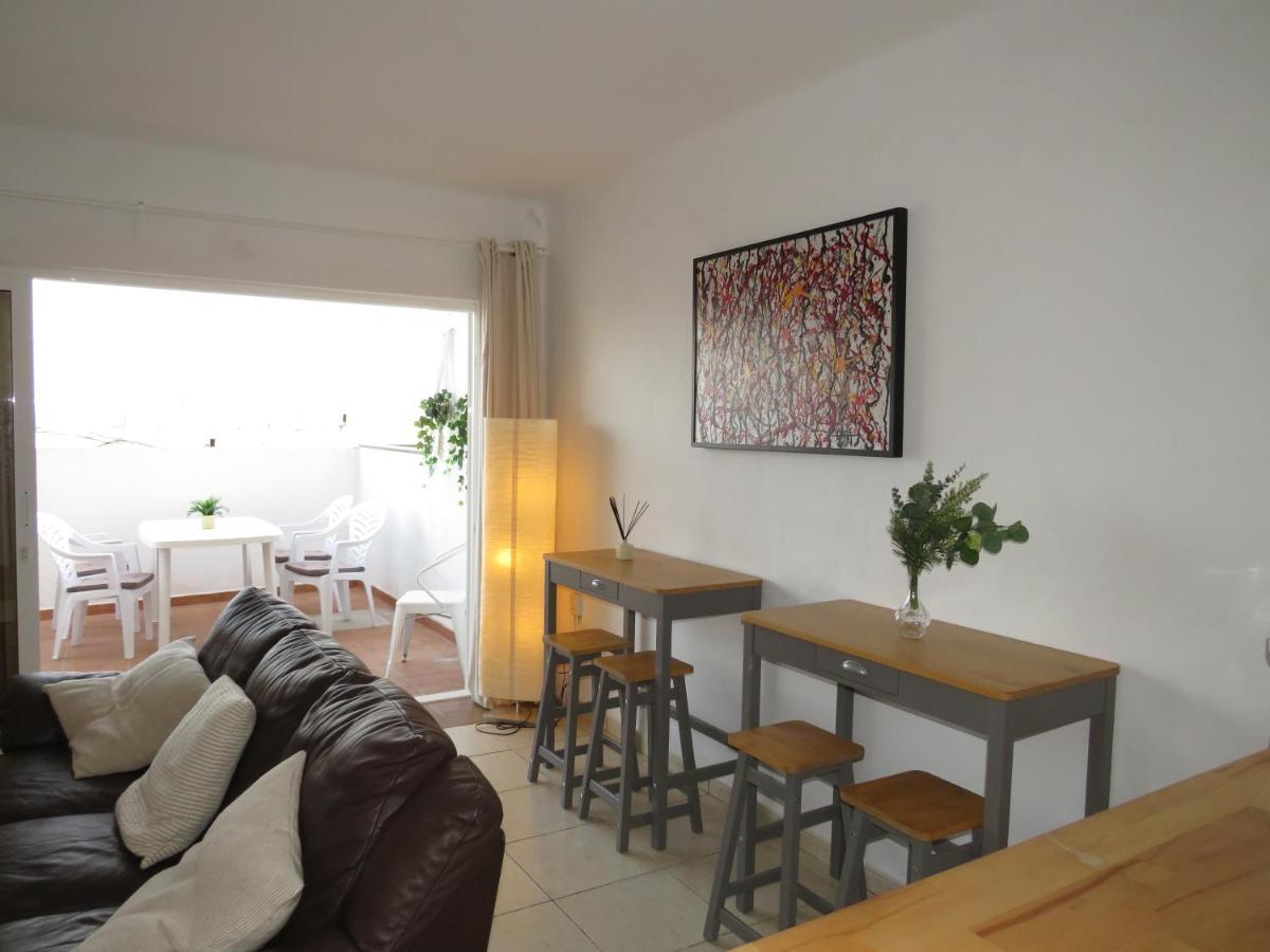 Modern Bright Old Town Two Bedroom Pdc