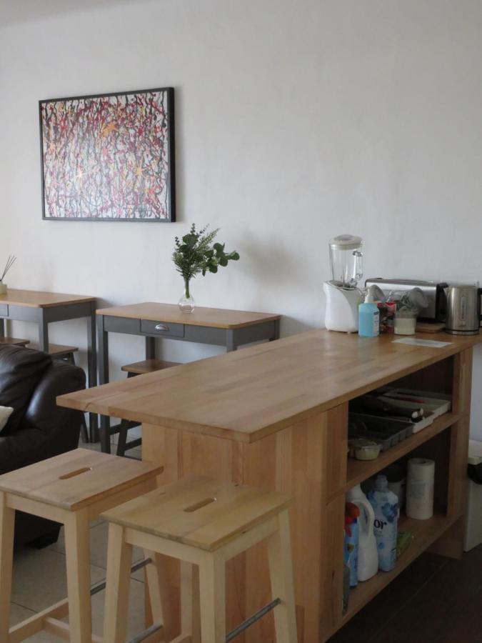Modern Bright Old Town Two Bedroom Pdc